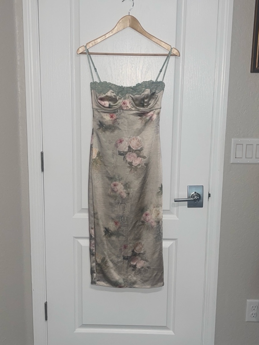 HOUSE OF CB VENUS Vintage Floral Midi Dress Lace-Trim Satin Slip Dress Champagne - Picture 3 of 16